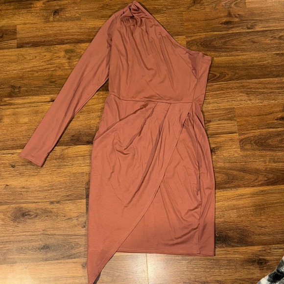Chic One-Shoulder Dress in Mauve - Picture 1 of 2